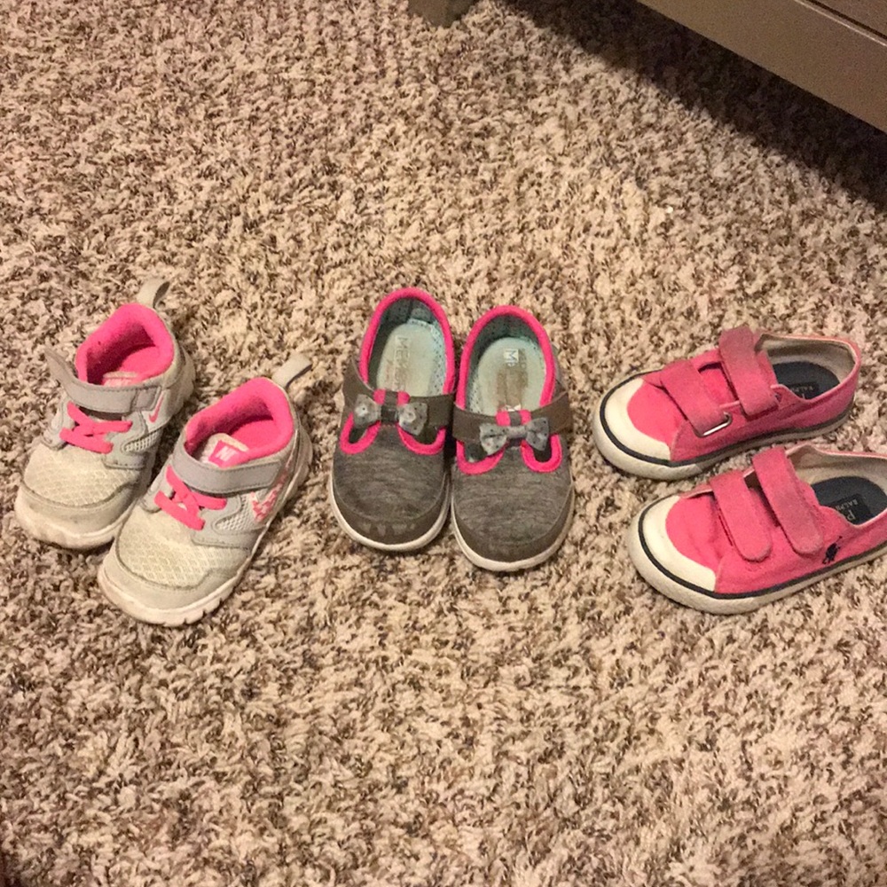 3 pairs of girls shoes💕